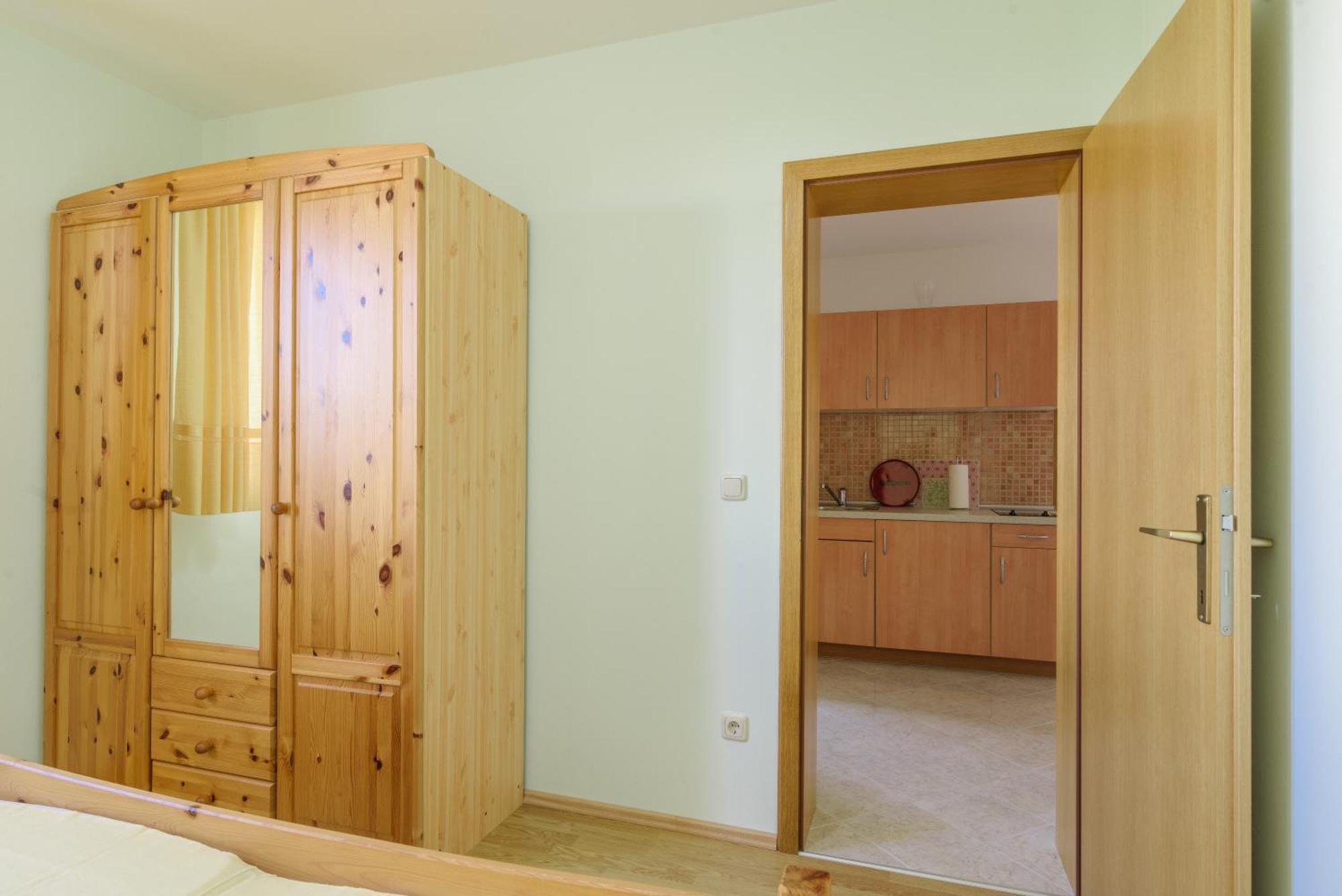 Apartmani Emil Trogir Exterior photo